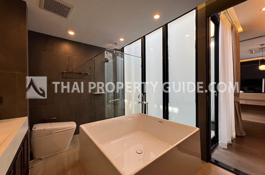 House with Private Pool in Srinakarin 
